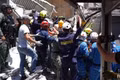 Equipos de rescate buscan víctimas entre los escombros de un edificio derrumbado por el terremoto en Manizales, Colombia, el 10 de agosto de 2026. (Foto: Xinhua/VNA)
