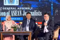 El miembro del Comité Central del Partido Comunista de Vietnam, presidente-editor del periódico Nhan Dan (Pueblo), subjefe de la Comisión de Propaganda y Movilización de Masas del Comité Central del PCV, y presidente de la Asociación de periodistas del país, Le Quoc Minh, habla en el evento. (Foto: VNA) 