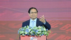 El primer ministro Pham Minh Chinh habla en el evento. (Foto: Nhan Dan)