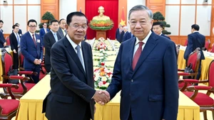 [Foto] Líder partidista de Vietnam recibe a presidente del Senado camboyano