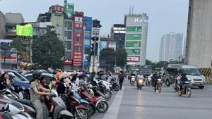 Hanói restringirá motos a gasolina en su barrio céntrico desde julio de 2026. (Foto: VNA)