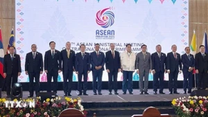 Los delegados posan para una foto. (Foto: VNA)