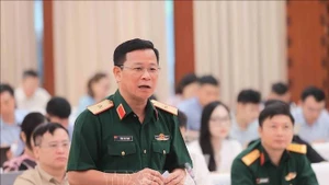 El general de brigada Tong Van Thanh, subjefe del Departamento de Educación y Propaganda, adscrito a la Dirección General de Política del Ejército Popular de Vietnam, habla en el evento. (Foto: VNA)