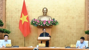 [Foto] Premier vietnamita preside evaluación sobre modelo de gobierno local de dos niveles