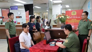 [Vídeo] Emiten identificación electrónica de nivel 2 para extranjeros residentes en Vietnam