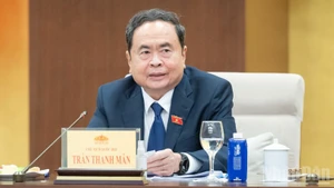 El presidente de la Asamblea Nacional de Vietnam, Tran Thanh Man, interviene en la cita. (Foto: Nhan Dan)