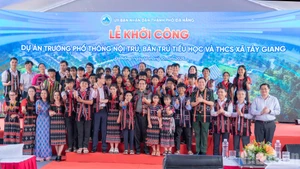 [Foto] Premier vietnamita da inicio a la construcción de un internado multigrado en Da Nang