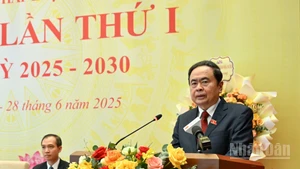 El presidente de la Asamblea Nacional de Vietnam, Tran Thanh Man, pronuncia directrices. (Fotografía: Nhan Dan)
