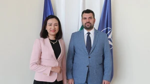 La embajadora de Vietnam en Bulgaria, Nguyen Thi Minh Nguyet, y el ministro de Asuntos Exteriores de Bulgaria, Georg Georgiev. (Foto: VNA)