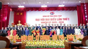 Los miembros del nuevo Buró Ejecutivo del Comité partidista en la provincia de Dong Thap. (Foto: VGP)
