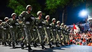 El bloque de oficiales de fuerzas especiales en el ensayo del 21 de agosto. (Foto: Nhan Dan)
