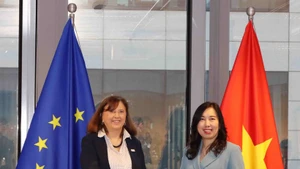 La viceministra de Relaciones Exteriores de Vietnam Le Thi Thu Hang y la directora general interina para Asia y el Pacífico del Servicio Europeo de Acción Exterior, Paola Pampaloni. (Foto: VNA)