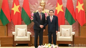 El presidente de la Asamblea Nacional de Vietnam, Tran Thanh Man, y el titular de la Cámara de Representantes de Bielorrusia, Igor Sergeenko. (Foto: Nhan Dan)