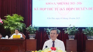 Truong Canh Tuyen, actual subsecretario del Comité del Partido Comunista de Vietnam en la ciudad sureña de Can Tho, fue elegido presidente del Comité Popular municipal. (Foto: VNA)
