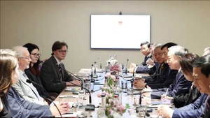 Reunión entre el secretario general del Partido Comunista de Vietnam, To Lam, y Robert Griffiths, secretario general del Partido Comunista Británico. (Foto: VNA)