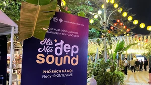 Hanói apuesta por el turismo nocturno con experiencias musicales y culturales. (Foto: VNA)