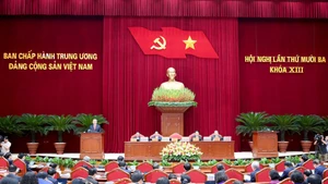 El secretario general del Partido Comunista de Vietnam, To Lam, pronuncia el discurso de apertura del pleno. (Foto: Nhan Dan)