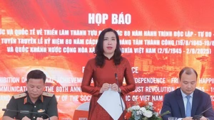 La viceministra de Relaciones Exteriores vietnamita Le Thi Thu Hang en la rueda de prensa. (Foto: VNA)