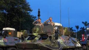 [Foto] Fuerzas militares ensayan día y noche en vísperas del desfile por el Día Nacional