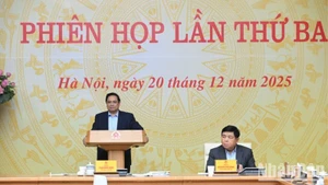 El primer ministro de Vietnam, Pham Minh Chinh, habla en la sesión. (Foto: Nhan Dan)