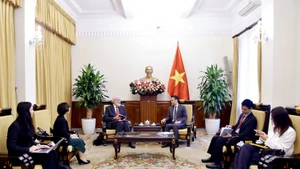 El viceministro de Relaciones Exteriores de Vietnam Dang Hoang Giang se reúne con el embajador de Suiza, Thomas Gass. (Foto: VNA)