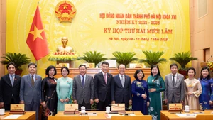 [Foto] Consejo Popular de capital vietnamita celebra reunión ordinaria a mediados de 2025