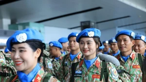 El Equipo de ingenieros número 4 de Vietnam parte hacia Abyei para cumplir con su misión de mantenimiento de la paz. (Foto: VNA)