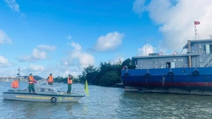 Las autoridades piden a los barcos que atraquen en tierra para refugiarse de la tormenta Fengshen. (Foto: VNA)