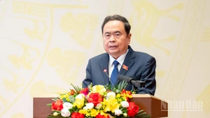 El presidente de la Asamblea Nacional y secretario del Comité del Partido Comunista de Vietnam en la entidad, Tran Thanh Man, pronuncia conclusiones de la conferencia. (Foto: Nhan Dan)