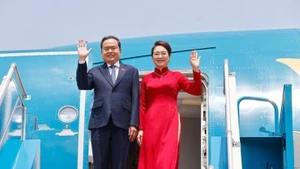 El presidente de la Asamblea Nacional de Vietnam, Tran Thanh Man, y su esposa viajan a Malasia. (Foto: VNA)
