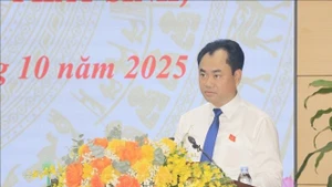 Trinh Viet Hung, secretario del Comité del Partido en Lao Cai, es designado presidente del Consejo Popular provincial. (Foto: VNA)