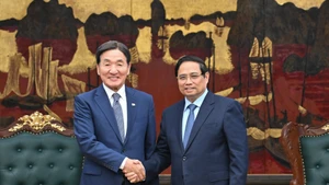 [Foto] Premier vietnamita se reúne con enviado especial del presidente de Corea del Sur