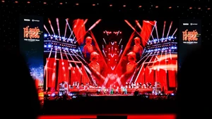 La película de concierto “La Patria en el corazón” es una obra del director Nguyen Manh Tuan y el guionista Vu Liem. (Foto: Nhan Dan)