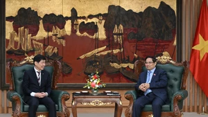 Escena de la reunión entre el primer ministro de Vietnam, Pham Minh Chinh, y el gobernador de la prefectura japonesa de Gunma, Yamamoto Ichita. (Foto: Nhan Dan)