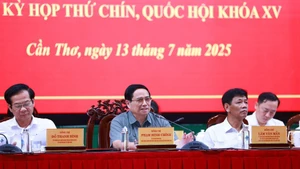 El primer ministro de Vietnam, Pham Minh Chinh, en la reunión. (Foto: VNA)