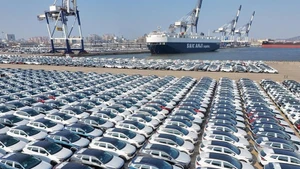 Un lote de autos para la exportación en la provincia china de Shandong. (Fotografía: Xinhua)