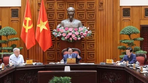 El primer ministro de Vietnam, Pham Minh Chinh, preside la reunión. (Foto: Nhan Dan)