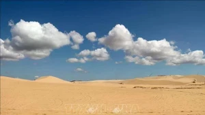 Bau Trang está conformada por dos lagunas (Bau Ong y Bau Ba) y dunas de arena blanca. (Fotografía: VNA)