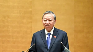 El secretario general del Partido Comunista de Vietnam, To Lam, habla en la conferencia. (Foto: Nhan Dan)