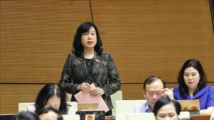 La ministra de Salud Pública, Dao Hong Lan, interviene en la cita. (Fotografía: VNA)
