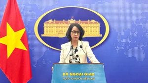 La portavoz del Ministerio de Relaciones Exteriores de Vietnam, Pham Thu Hang, interviene en la rueda de prensa. (Fotografía: Hoa An)