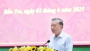 El secretario general del Partido Comunista de Vietnam, To Lam, interviene en la reunión. (Fotografía: VNA)