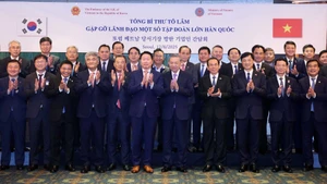 [Foto] Líder partidista de Vietnam se reúne con principales corporaciones surcoreanas