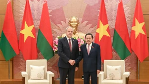 [Foto] Jefe del Legislativo vietnamita recibe a presidente de Camára de Representantes bielorrusa