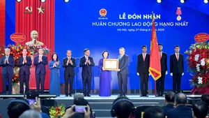 [Foto] Líder partidista de Vietnam asiste a conmemoración del establecimiento del Ministerio del Interior