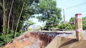 Grave deslizamiento de tierra tras el tifón Bualoi en Quang Tri. (Foto: VNA)