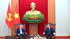 El secretario general del PCV, To Lam, conversa con Nikolai Patrushev, asistente del presidente ruso y jefe del Consejo Marítimo de la Federación de Rusia. (Foto: Nhan Dan)