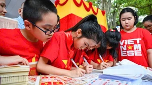 [Foto] Nutrida afluencia de visitantes a la exposición “80 años de gloria de la Patria: El camino hacia la Independencia”