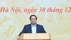 El primer ministro de Vietnam, Pham Minh Chinh, habla en la reunión. (Foto: Nhan Dan)