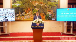 El embajador de Vietnam en China, Pham Thanh Binh, habla en el acto inaugural de la clase. (Foto: Nhan Dan)